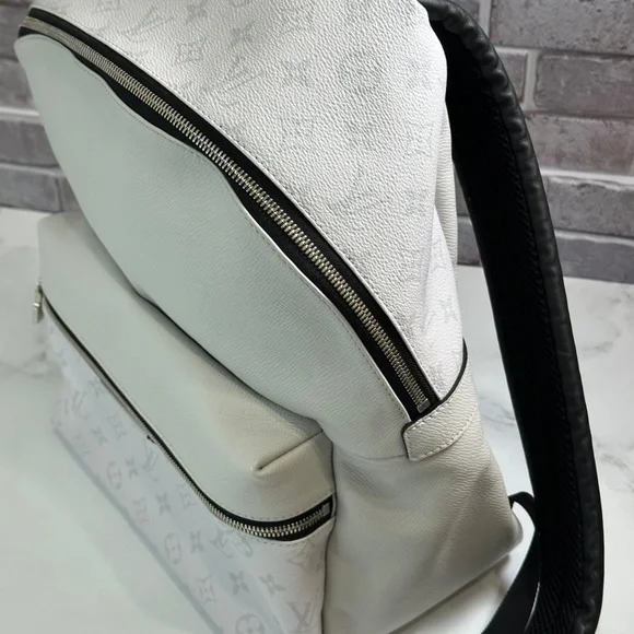 Louis Vuitton Discovery Backpack - Picture 6 of 9